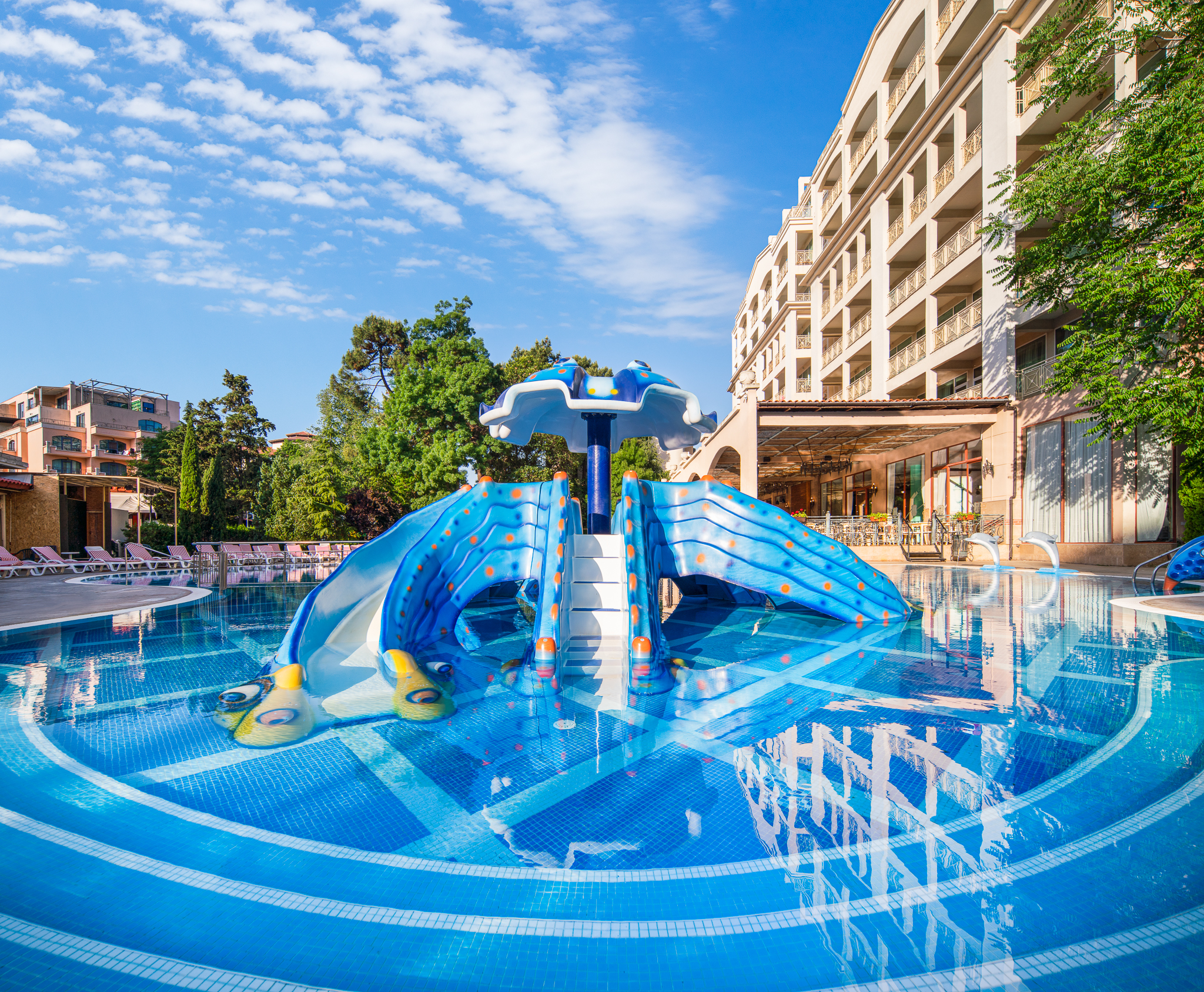 Alba Hotel Beach Sunbeds